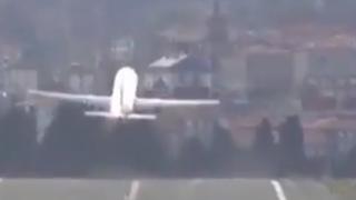 Кацащ лайнер едва не се разби заради ураганния вятър