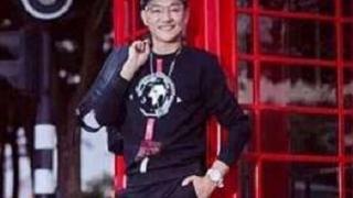 Той е почти на 70, а го бъркат за 30-годишен! Пенсионер от Шанхай разкри шокиращата си тайна (СНИМКИ)