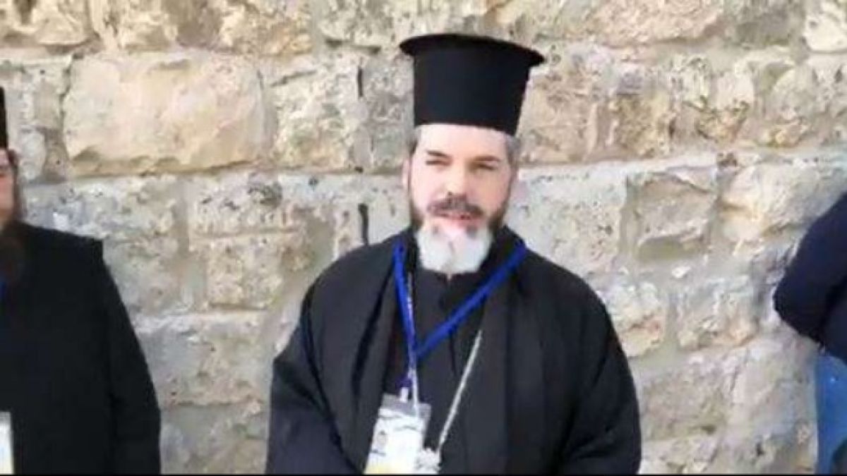На живо от Божи гроб: Вижте как българската делегация чака Благодатния огън (ВИДЕО)