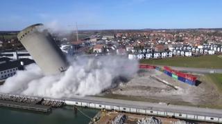 Хиляди се събраха да зяпат взривяването на огромна кула, но се случи нещо ужасно (СНИМКИ/ВИДЕО)