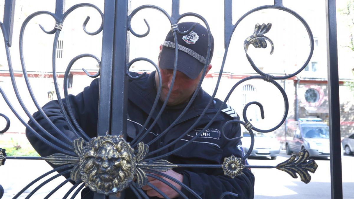 Започна се: Наказват 14 служители заради бягството на Пелов и Колев от Софийския затвор