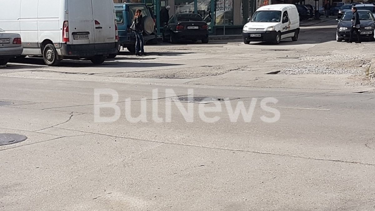 Взривиха бомба с болтове насред центъра на Враца (СНИМКИ)