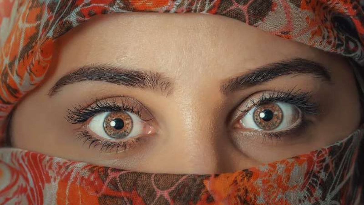 Учените изясниха каква е била ролята на веждите в оцеляването на древния човек