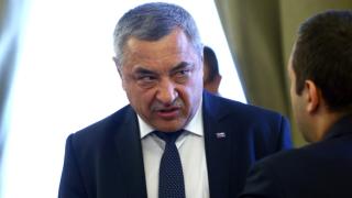 Валери Симеонов се намеси в скандала с екстрадицията на Желяз, поиска да...