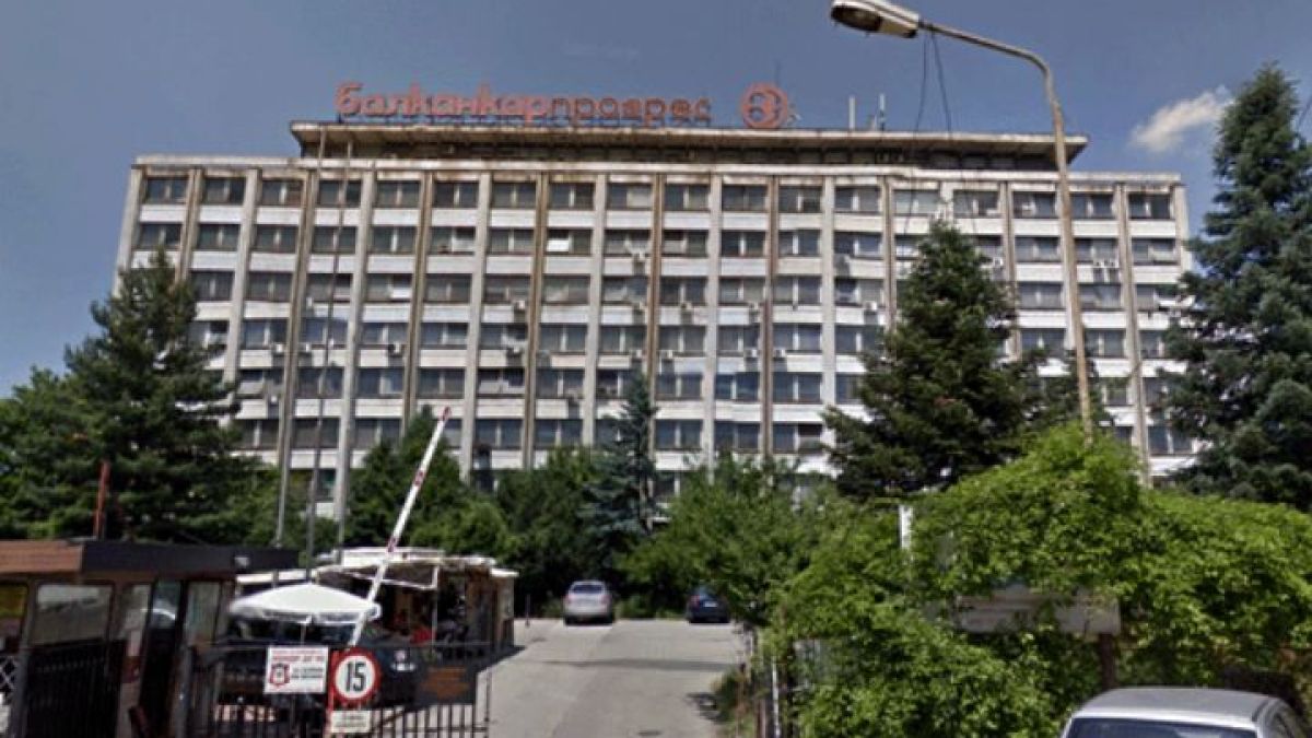 Първо в БЛИЦ! Рухна знакова сграда от времето на социндустрията в София (СНИМКИ)