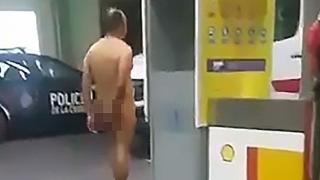 Мъка! Мъж със заклещено дилдо, „където слънце не огрява“, изтича до бензиностанция да търси доктор (СНИМКИ/ВИДЕО 18+)