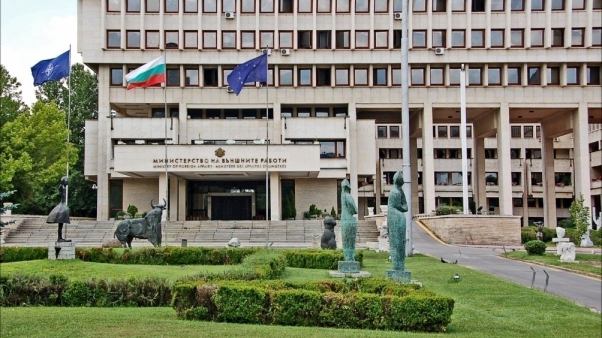 От МВнР изтече информация за големи смени и рокади на посланици в десетки държави по цял свят