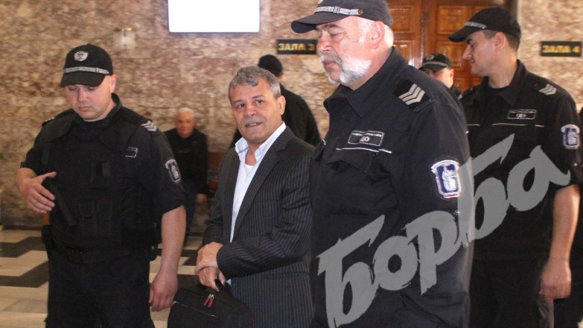 Жандармерия блокира Велико Търново заради поредната разходка на Георги Вълев от "Килърите" (СНИМКИ)