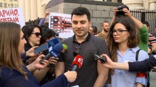Желяз с усмивка на протеста пред Съдебната палата: Радостен съм, че...