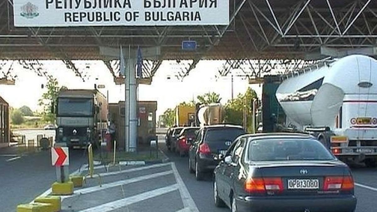 Министър Радев уволни началника на ГКПП “Капитан Петко войвода” заради корупция