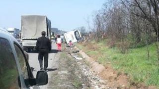 Всички пътници са извадени от автобуса-ковчег (ВИДЕО)