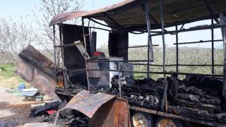 Майката, която загуби рожбите си при пожар в Пловдивско, не може да говори, собственикът на фургона е в шок 