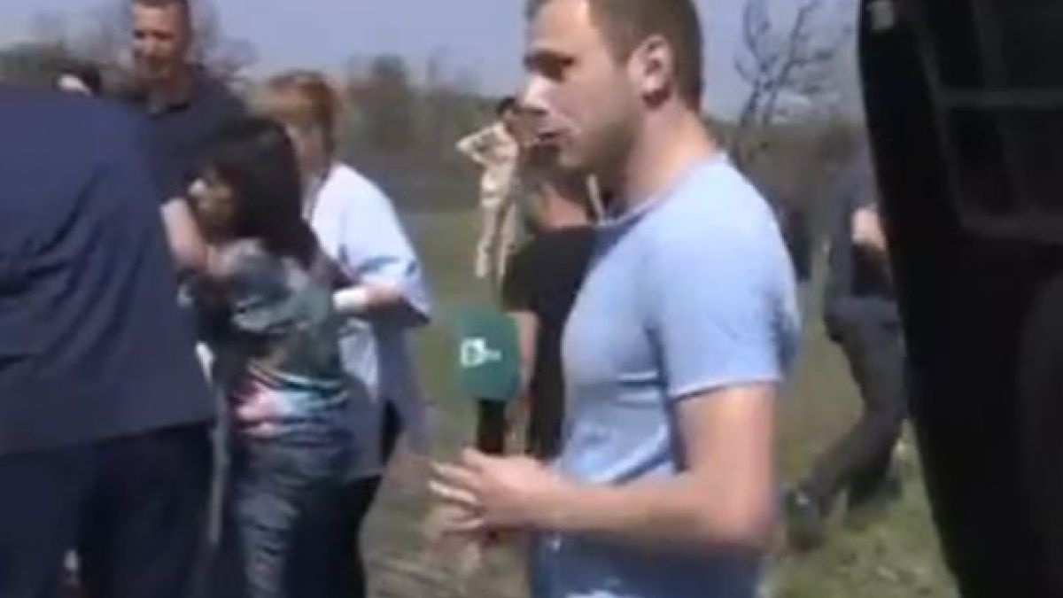Ексклузивно в БЛИЦ! Цяла България се гневи на репортерите на Нова и bTV, отразяващи трагедията с 6 трупа на "Тракия" (ВИДЕО/СНИМКИ)