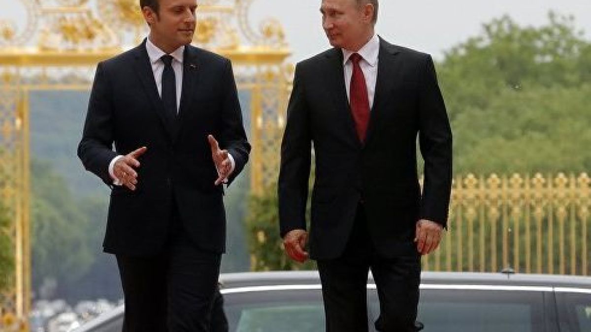 Путин размахал пръст на Макрон да не се бърка в Сирия