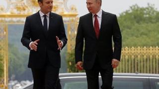 Путин размахал пръст на Макрон да не се бърка в Сирия