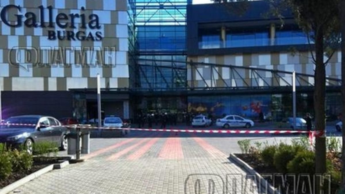 Бургаски полицаи в бясна гонка с крадец, той хвърля плячката, за да бяга по-бързо