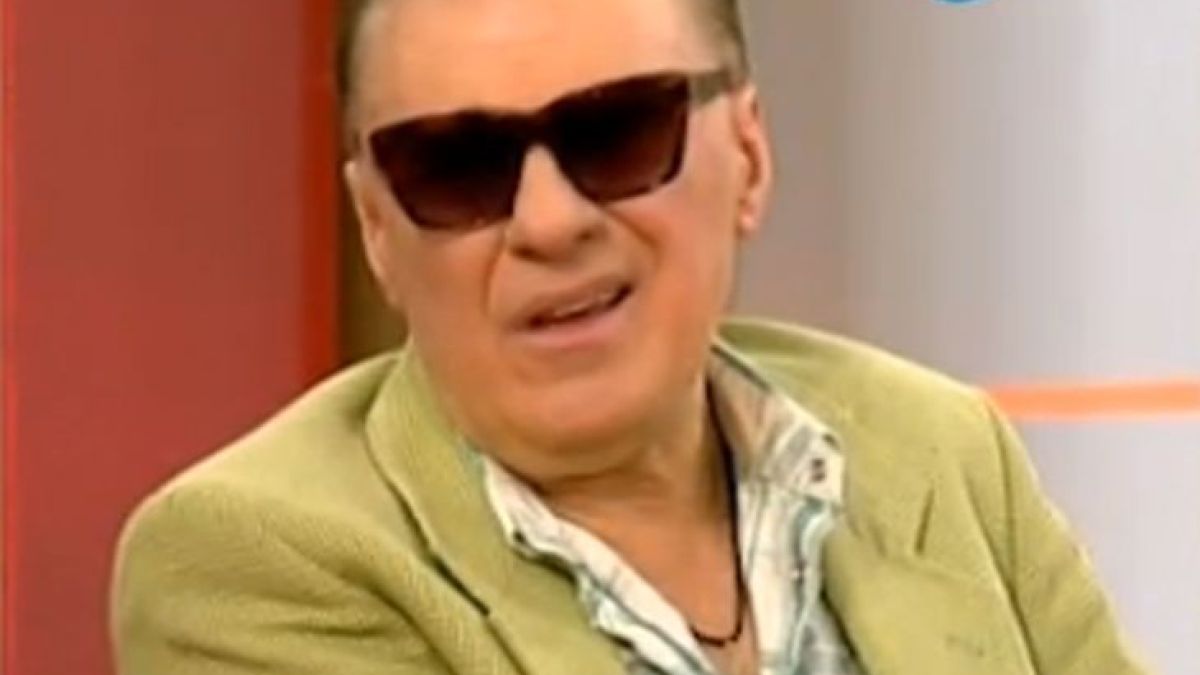 Васил Найденов, болен и след дълъг път, отиде при Лора Крумова, за да...
