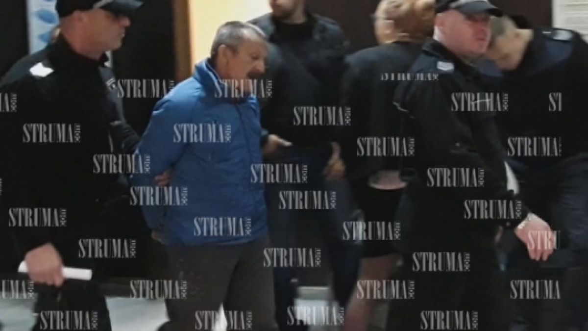 11-годишна ученичка започна да се разсъблича в час и издаде 56-годишния блудник Павел (ВИДЕО)
