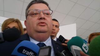 Цацаров в БЛИЦ TV: Заплахата от екстрадацията на Желяз и другите остава, ще водим разговори със САЩ