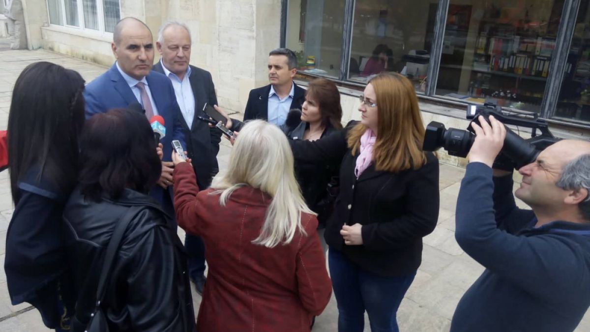 Цветанов захапа Радев: Най-хубаво е да си президент в България! Нищо не зависи от теб, само намираш кусури (СНИМКИ)