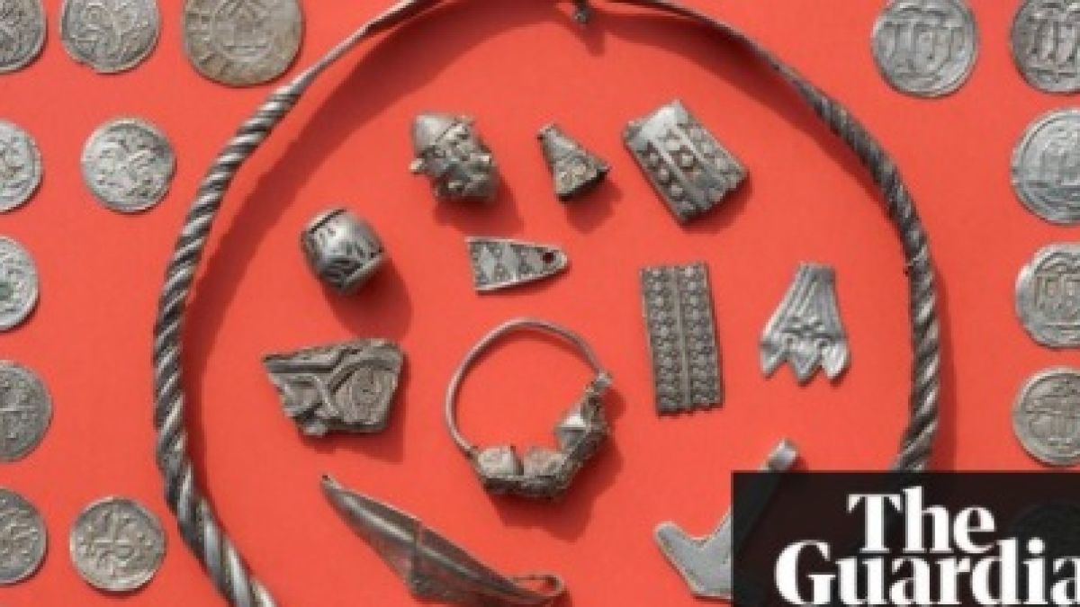 Първи СНИМКИ на несметното съкровище, което 13-годишният Лука намери в местността Шапроде 