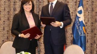 Нинова честити важната победа на Джуканович