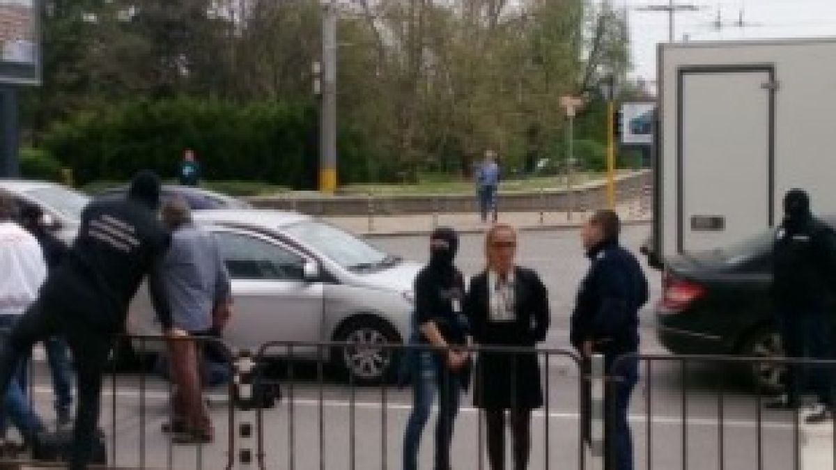 Извънредно в БЛИЦ: Командоси арестуваха кметицата на столичния район “Младост” с подкуп (СНИМКИ)