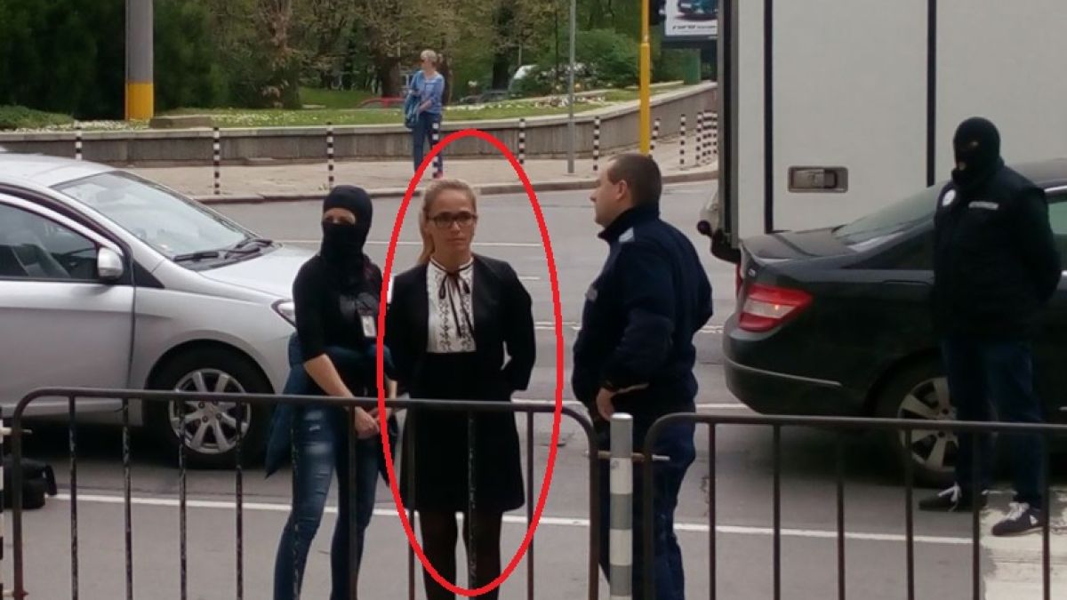 Горещи подробности, СНИМКИ и ВИДЕО за ареста на кметицата Десислава Иванчева, спипана с тлъста пачка евро насред София