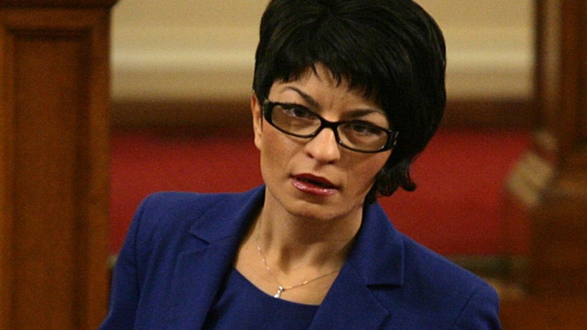 Първо в БЛИЦ! Десислава Атанасова разби ДСБ, Кадиев и Зелените с този въпрос и уличаващ КОЛАЖ за "фризьорката с белезниците" 