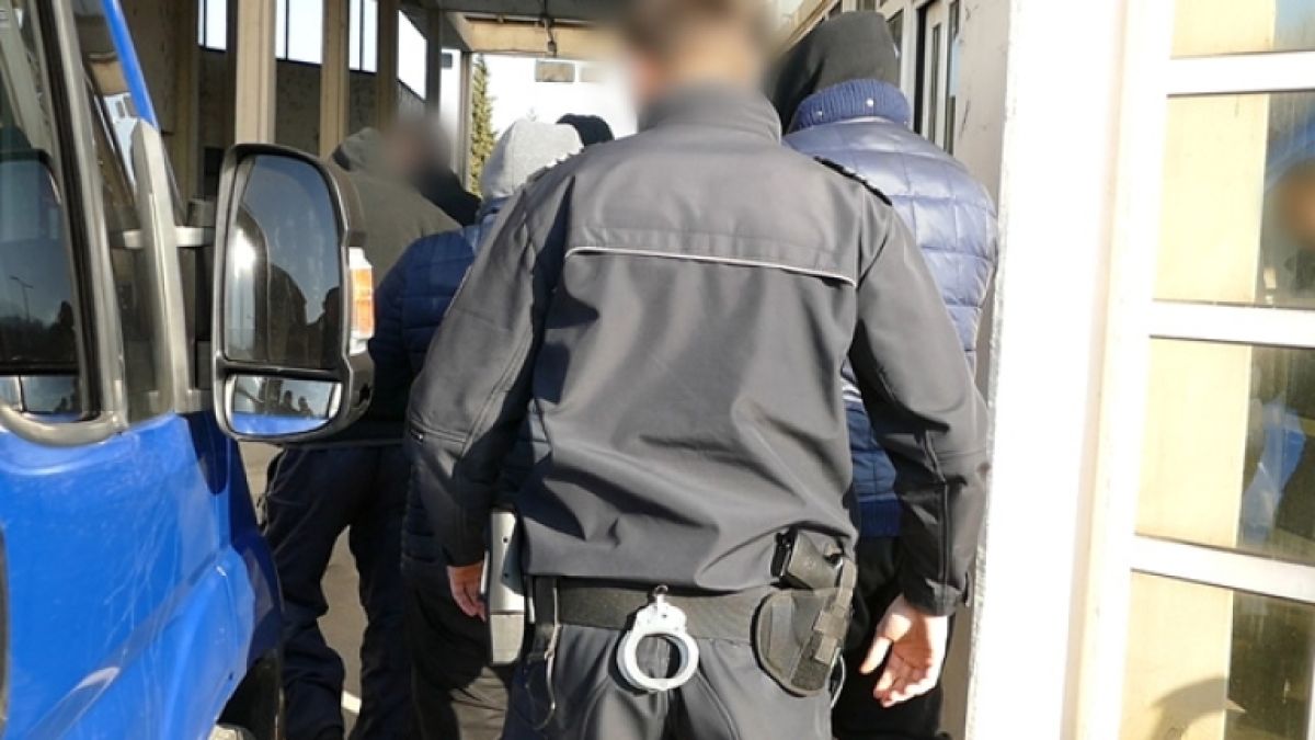 Агресивен пътник бил пасажери и нападнал ченгета във влака София-Видин