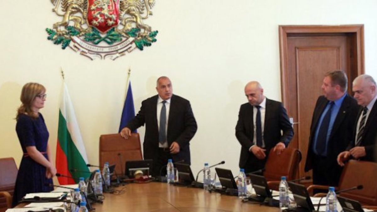 Борисов разкри за какво е плакал днес сутринта и отговори на Радев за прожекторите!