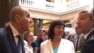 БЛИЦ TV: Мощен скандал между ГЕРБ и БСП на входа на парламента!