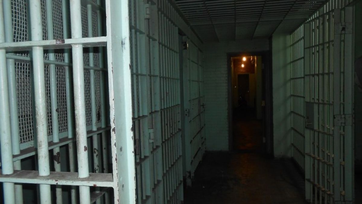 Скандални оргии, наркотици и запои в затвора в Пазарджик (ВИДЕО 18+)