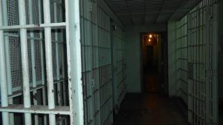 Скандални оргии, наркотици и запои в затвора в Пазарджик (ВИДЕО 18+)