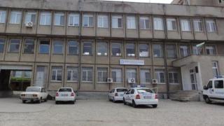 Мъж потроши районното в Кърджали заради пияната си приятелка 