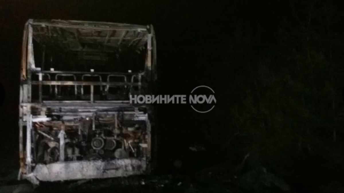 Първи СНИМКИ и ВИДЕО от поредна драма с автобус с 46 пътници, който изгоря на пътя край местността Дервена 