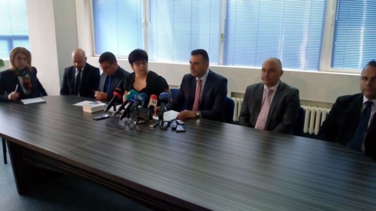Шефът на полицаите-рекетьори взел 20 бона подкуп, дал по 1000 евро на ортаците си, но изникна нова мистерия!
