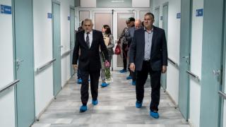 МВР показа ексклузивни СНИМКИ от болничната стая с ранената полицайка Гергана!