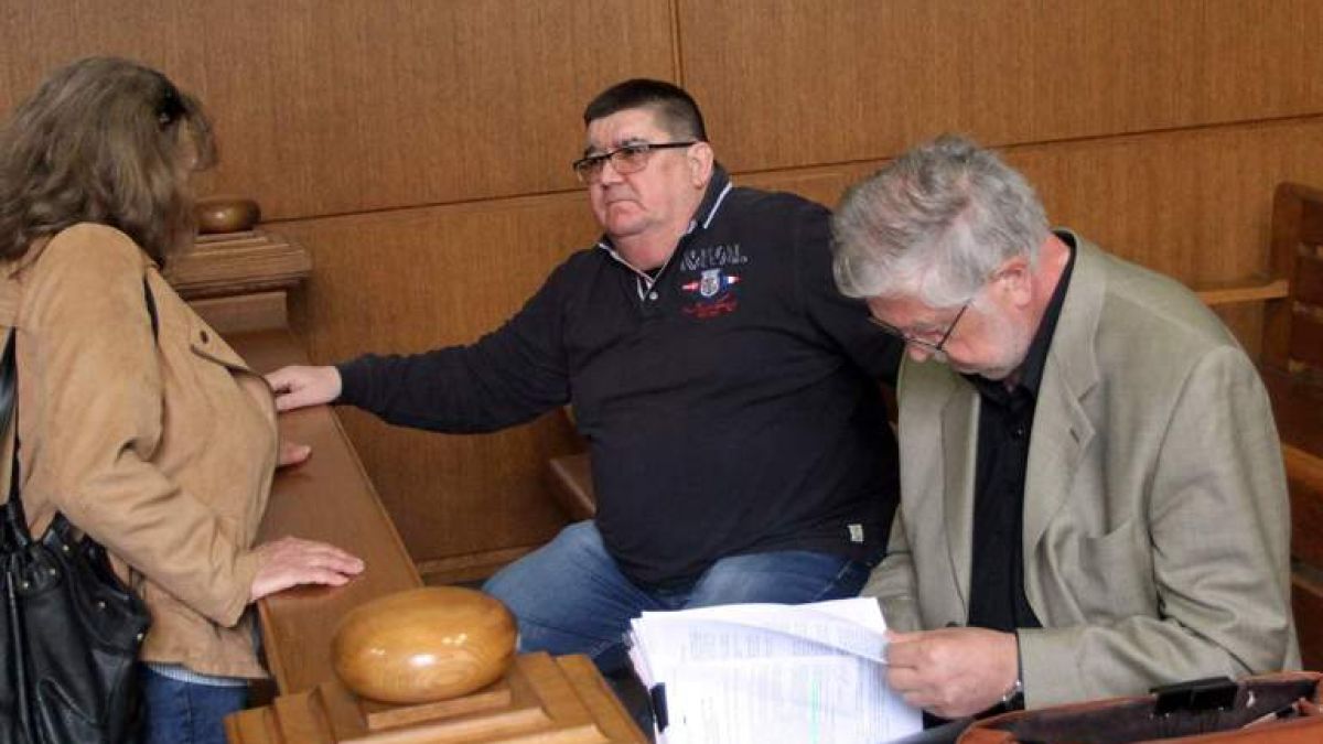 Глашатаят на БГ Мадоф нападна журналисти в съда