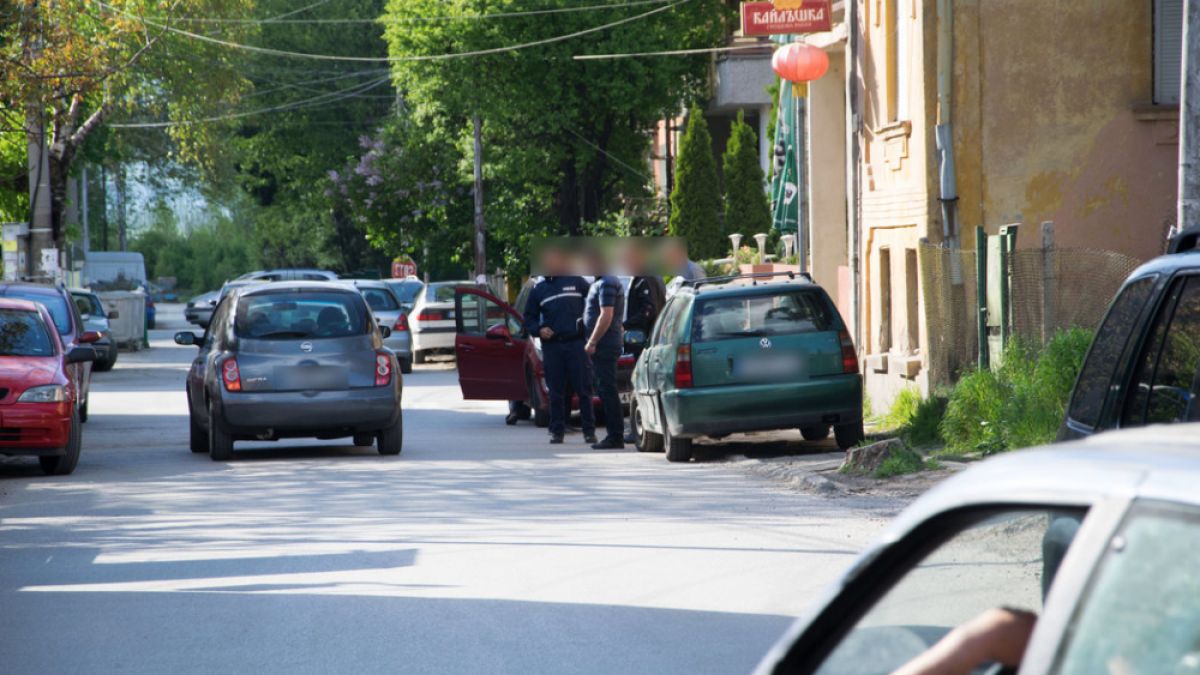 Инцидент на зеленчуковия пазар в Ботевград, полиция и линейка летят към района 