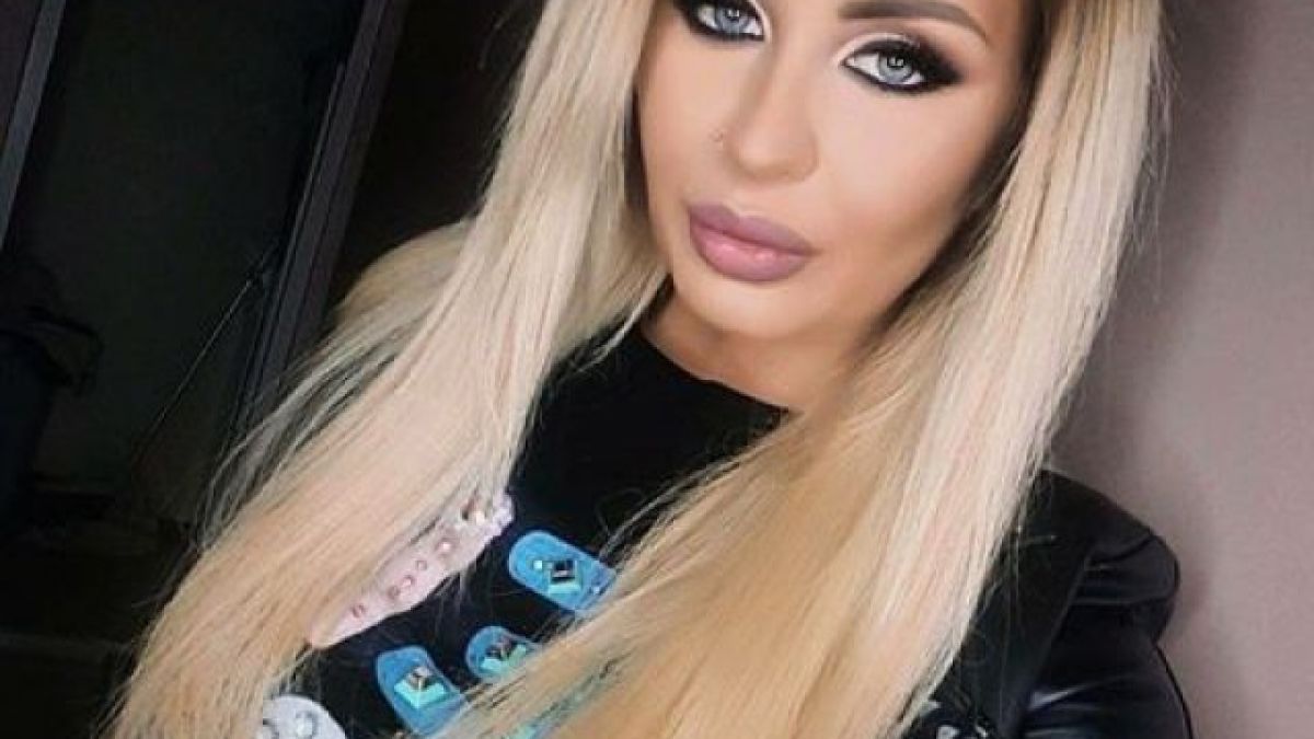 Фолкпевица разби слуховете, че си урежда пътувания в чужбина с креватни ласки 