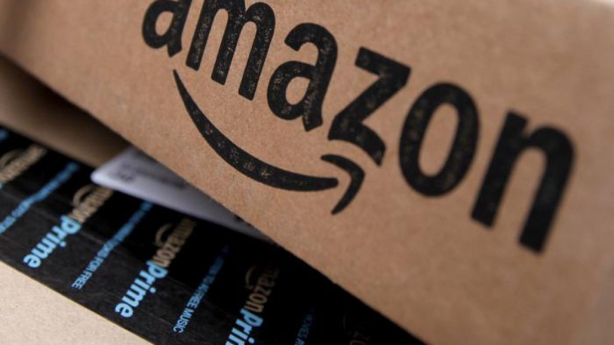 Купувачите на Amazon се ужасиха от детски тениски с особен надпис (СНИМКА)