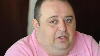 Любо Нейков получил SMS от старата си любов Генка Шикерова, в него пишело...