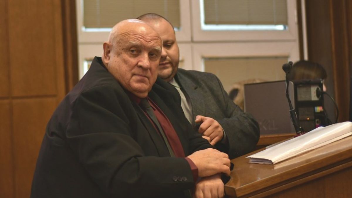 Адвокат Марковски, грешно е да си адвокат на Бойко, а после да защитаваш Иванчева, шесторен убиец и разни… вампири!