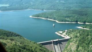 Започна контролирано изпускане на води от язовир "Искър"