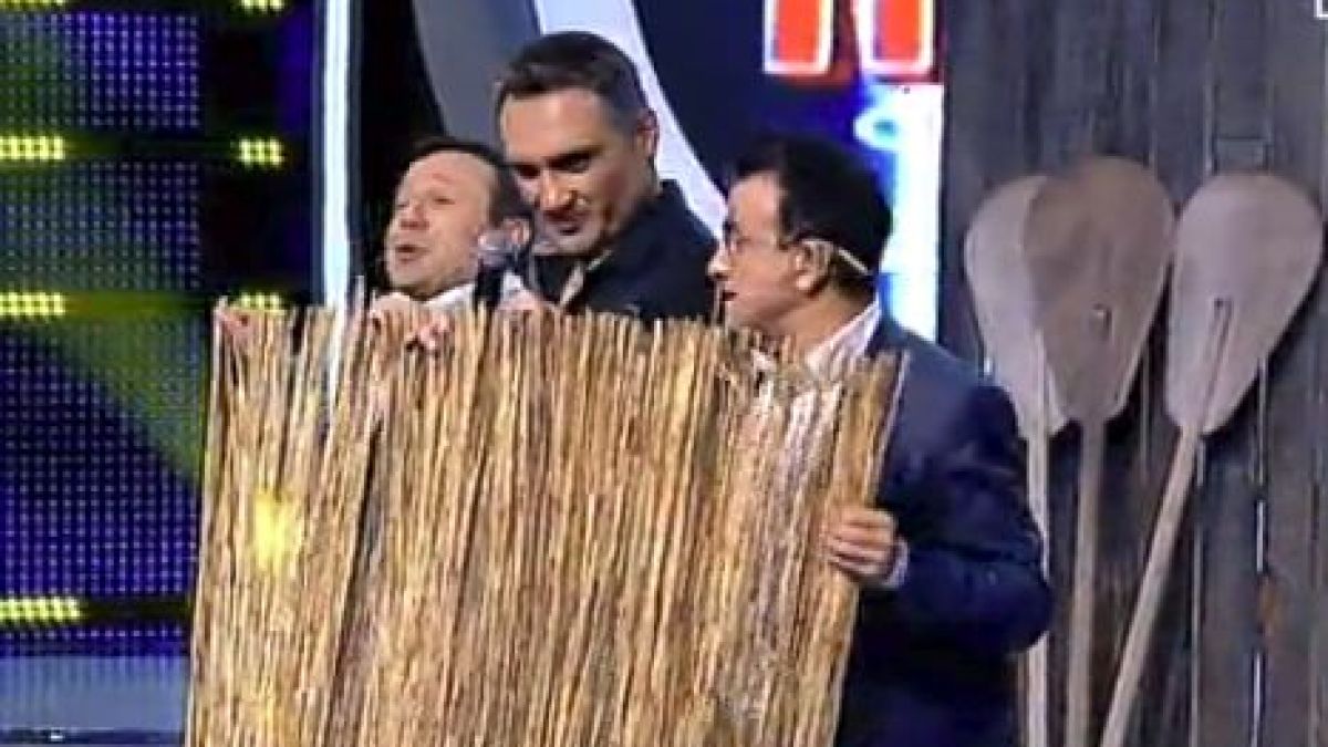 Рачков скандализира в ефир, остана само по... (СНИМКИ)