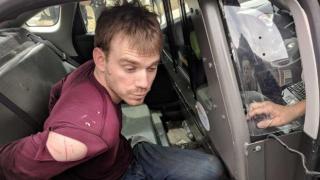 Закопчаха голия психар, стрелял на месо в кафене в Нашвил
