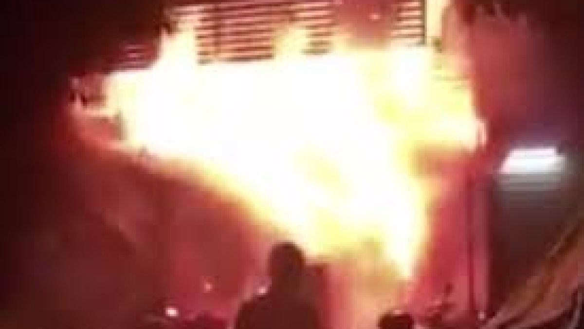 Млад мъж се напи, скара се с друг и изгори живи 18 души в караоке бар (СНИМКИ/ВИДЕО)