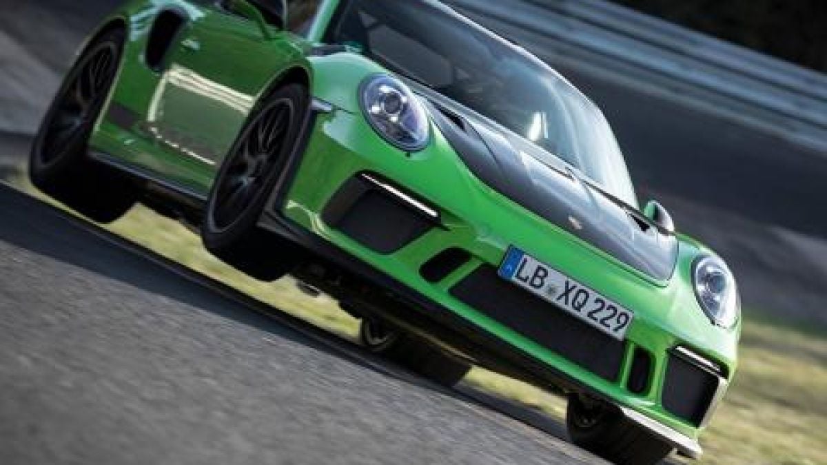 Какво може най-мощното атмосферно Porsche (ВИДЕО)