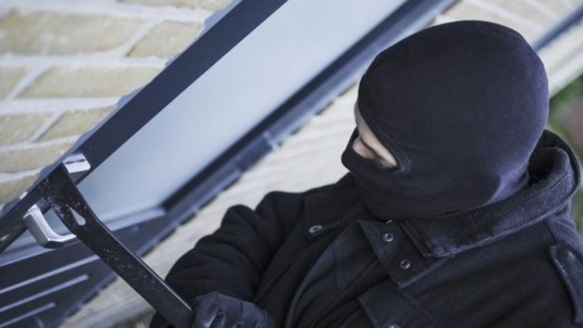 Брутална кражба в Сапарева баня! Апаши задигнаха 20 бона, заключени в еднотонова каса 